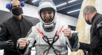 Astronautas da SpaceX retornam à Terra após missão mais longa da Nasa